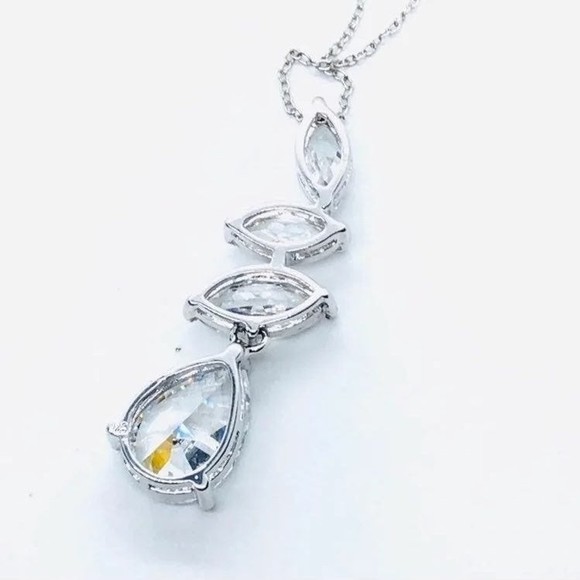 Sterling Silver Cubic Zerconia Pendant chain16" - Picture 3 of 6